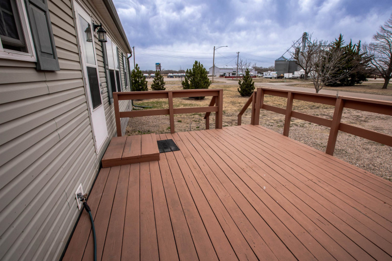 304 F Street Shelton, Nebraska 68876, 3 Bedrooms Bedrooms, ,3 BathroomsBathrooms,Residential,For Sale,304 F Street,20260478