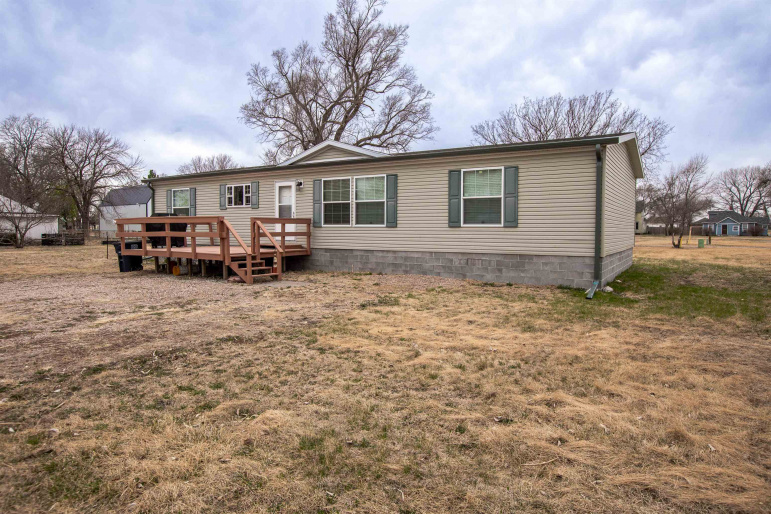 304 F Street Shelton, Nebraska 68876, 3 Bedrooms Bedrooms, ,3 BathroomsBathrooms,Residential,For Sale,304 F Street,20260478
