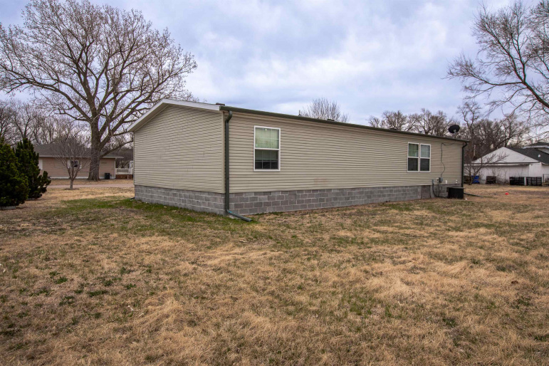 304 F Street Shelton, Nebraska 68876, 3 Bedrooms Bedrooms, ,3 BathroomsBathrooms,Residential,For Sale,304 F Street,20260478