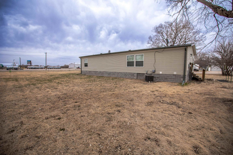 304 F Street Shelton, Nebraska 68876, 3 Bedrooms Bedrooms, ,3 BathroomsBathrooms,Residential,For Sale,304 F Street,20260478