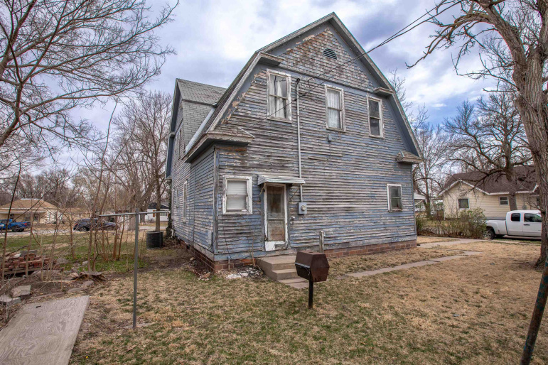 141 S Minden Avenue Minden, Nebraska 68959, 6 Bedrooms Bedrooms, ,2 BathroomsBathrooms,Residential,For Sale,141 S Minden Avenue,20260475