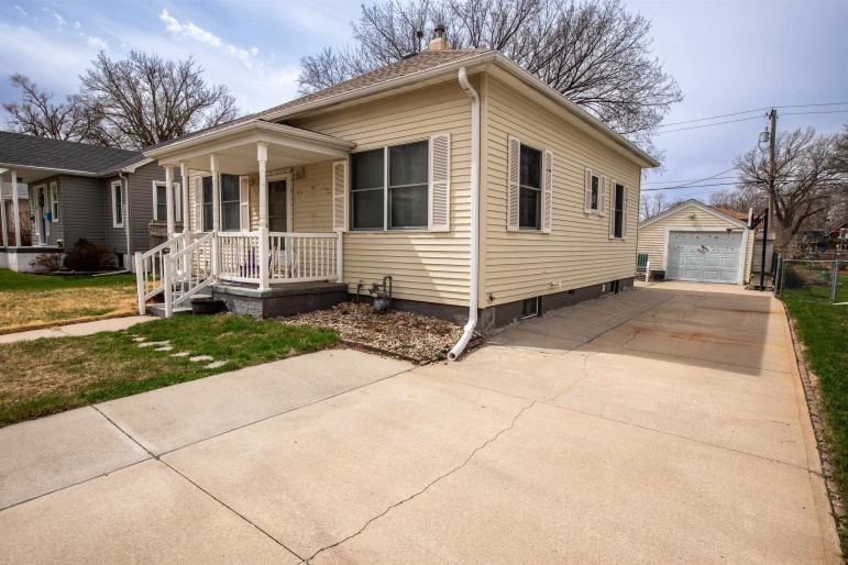 831 N Briggs Avenue Hastings, Nebraska 68901, 3 Bedrooms Bedrooms, ,2 BathroomsBathrooms,Residential,For Sale,831 N Briggs Avenue,20260474