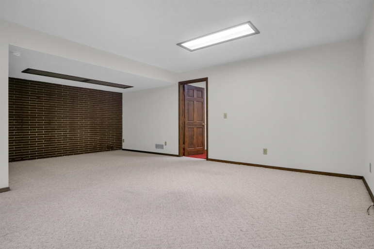 2011 W 35th Street Kearney, Nebraska 68845, 3 Bedrooms Bedrooms, ,3 BathroomsBathrooms,Residential,For Sale,2011 W 35th Street,20260470