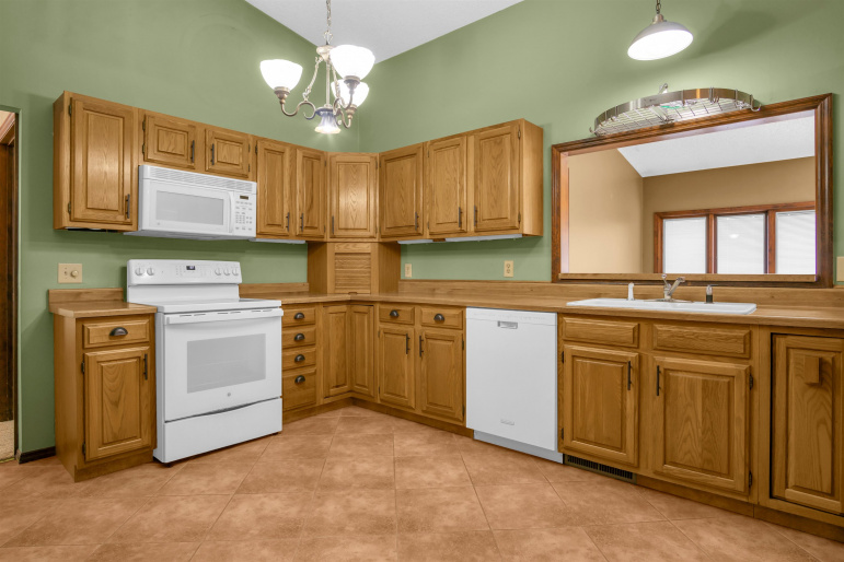 2011 W 35th Street Kearney, Nebraska 68845, 3 Bedrooms Bedrooms, ,3 BathroomsBathrooms,Residential,For Sale,2011 W 35th Street,20260470
