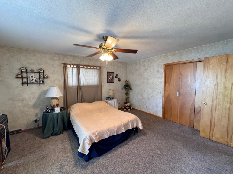 806 Smith Avenue Elwood, Nebraska 68937, 3 Bedrooms Bedrooms, ,4 BathroomsBathrooms,Residential,For Sale,806 Smith Avenue,20260481