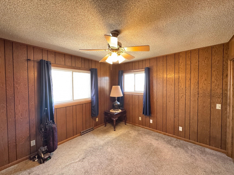 806 Smith Avenue Elwood, Nebraska 68937, 3 Bedrooms Bedrooms, ,4 BathroomsBathrooms,Residential,For Sale,806 Smith Avenue,20260481