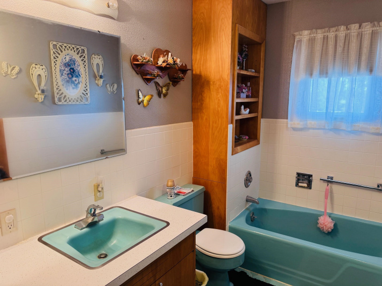 806 Smith Avenue Elwood, Nebraska 68937, 3 Bedrooms Bedrooms, ,4 BathroomsBathrooms,Residential,For Sale,806 Smith Avenue,20260481