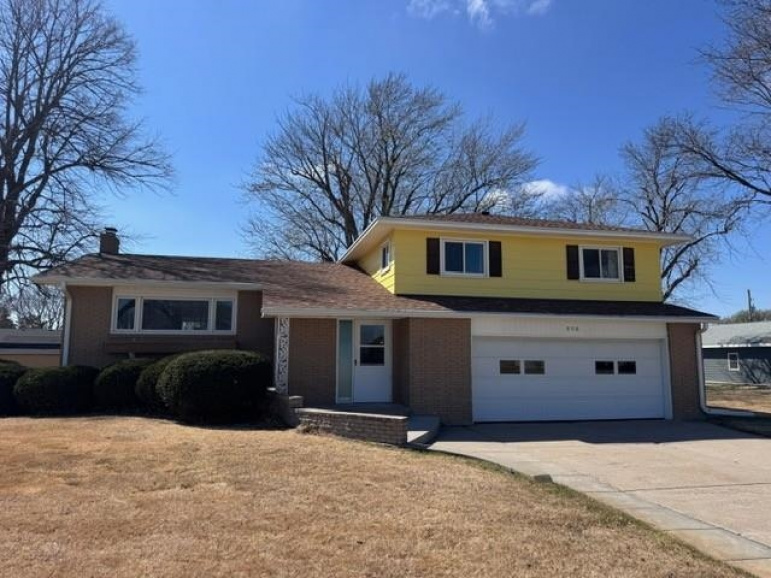 806 Smith Avenue Elwood, Nebraska 68937, 3 Bedrooms Bedrooms, ,4 BathroomsBathrooms,Residential,For Sale,806 Smith Avenue,20260481