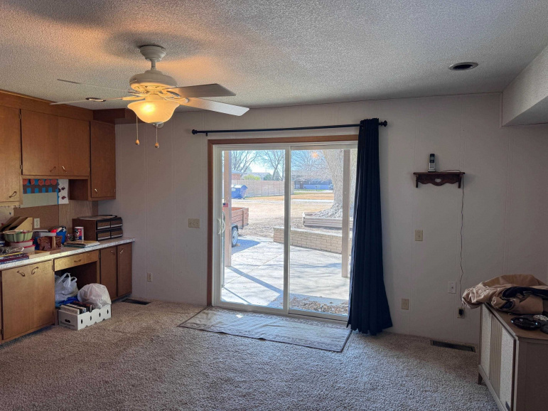 806 Smith Avenue Elwood, Nebraska 68937, 3 Bedrooms Bedrooms, ,4 BathroomsBathrooms,Residential,For Sale,806 Smith Avenue,20260481