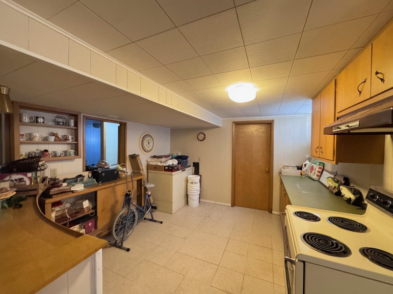 806 Smith Avenue Elwood, Nebraska 68937, 3 Bedrooms Bedrooms, ,4 BathroomsBathrooms,Residential,For Sale,806 Smith Avenue,20260481