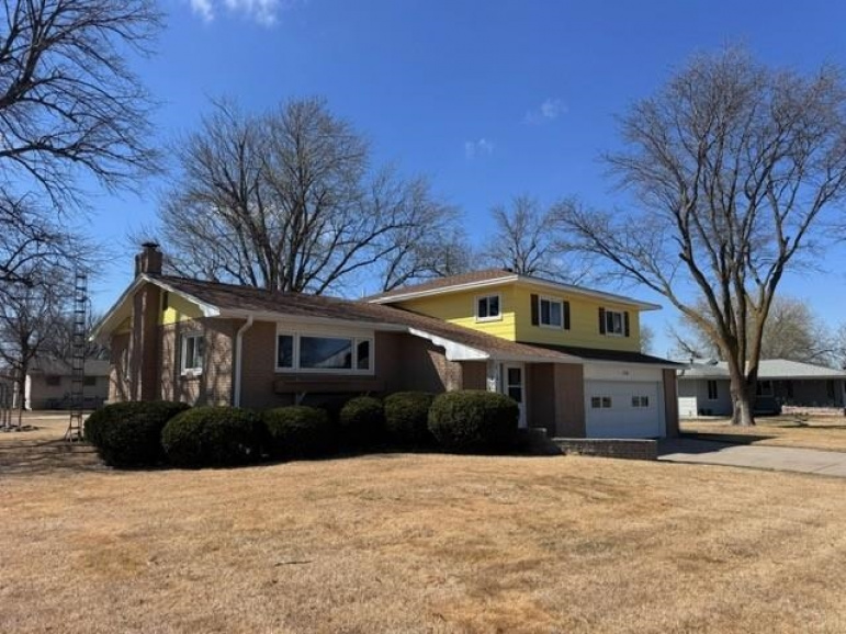 806 Smith Avenue Elwood, Nebraska 68937, 3 Bedrooms Bedrooms, ,4 BathroomsBathrooms,Residential,For Sale,806 Smith Avenue,20260481