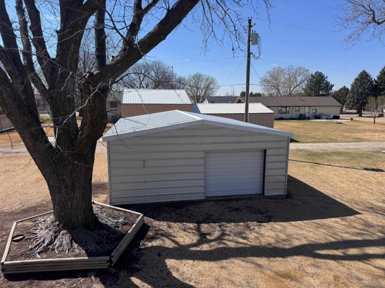 806 Smith Avenue Elwood, Nebraska 68937, 3 Bedrooms Bedrooms, ,4 BathroomsBathrooms,Residential,For Sale,806 Smith Avenue,20260481