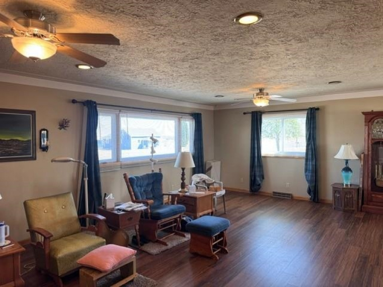 806 Smith Avenue Elwood, Nebraska 68937, 3 Bedrooms Bedrooms, ,4 BathroomsBathrooms,Residential,For Sale,806 Smith Avenue,20260481