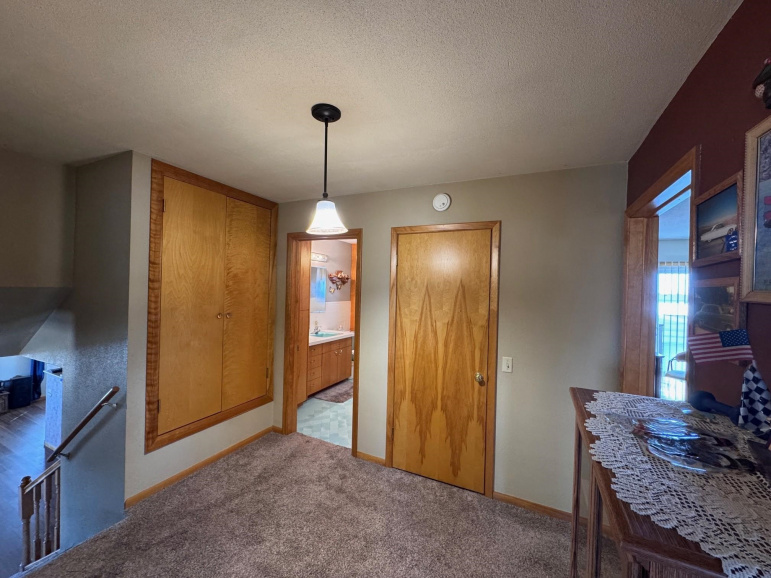 806 Smith Avenue Elwood, Nebraska 68937, 3 Bedrooms Bedrooms, ,4 BathroomsBathrooms,Residential,For Sale,806 Smith Avenue,20260481