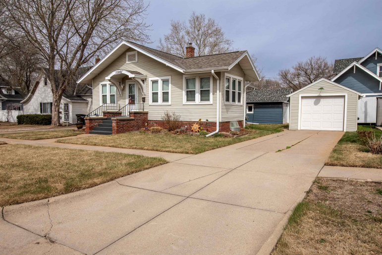 1208 W 6th Street Hastings, Nebraska 68901, 2 Bedrooms Bedrooms, ,1 BathroomBathrooms,Residential,For Sale,1208 W 6th Street,20260479
