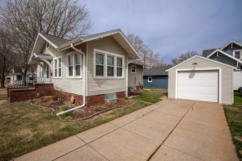 1208 W 6th Street Hastings, Nebraska 68901, 2 Bedrooms Bedrooms, ,1 BathroomBathrooms,Residential,For Sale,1208 W 6th Street,20260479