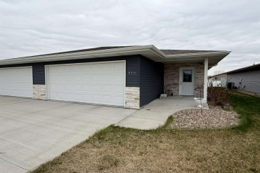 910 G Avenue Kearney, Nebraska 68847, 3 Bedrooms Bedrooms, ,2 BathroomsBathrooms,Residential,For Sale,910 G Avenue,20260525