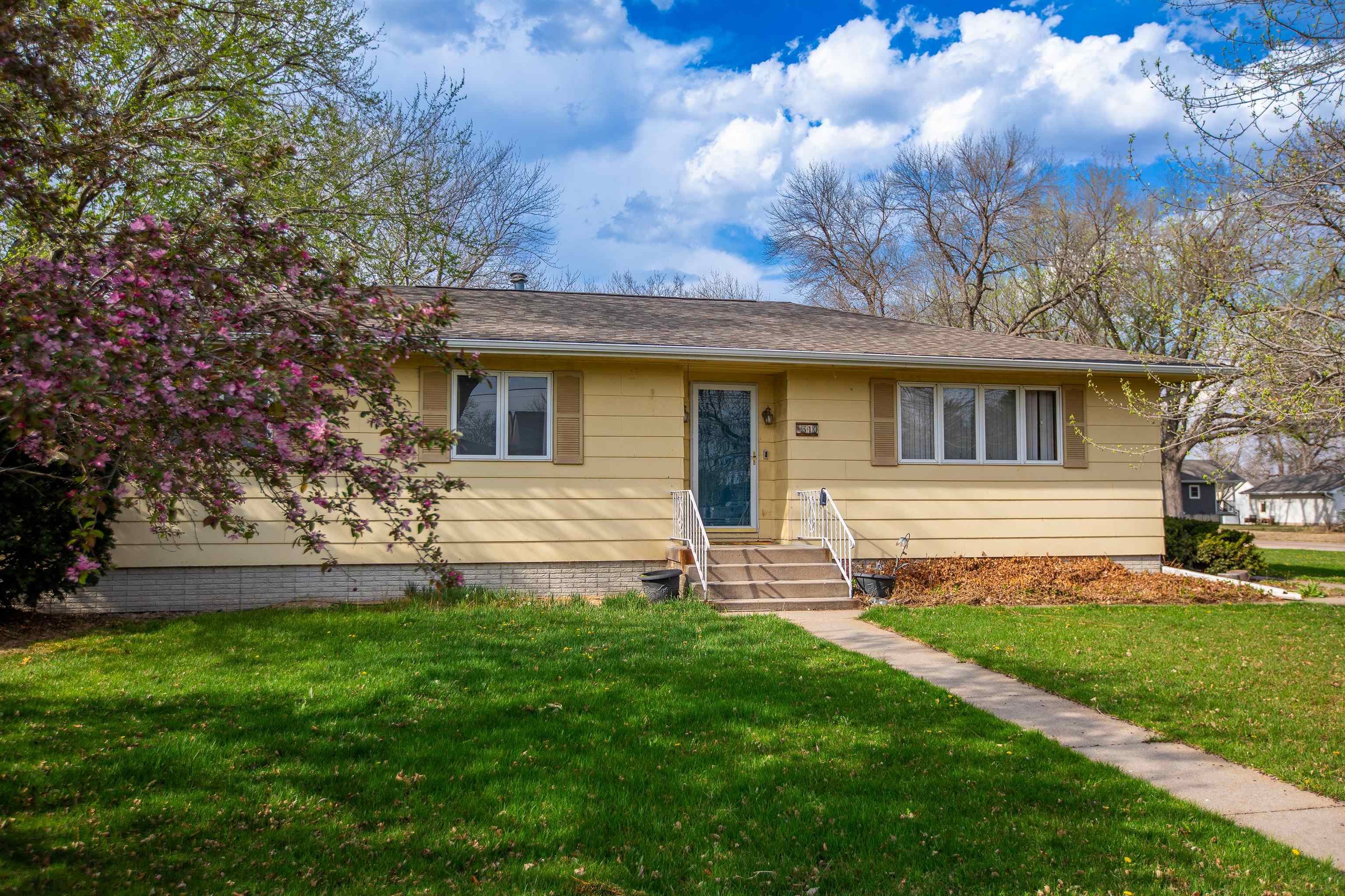 310 E 9th St Juniata, Nebraska 68955, 3 Bedrooms Bedrooms, ,3 BathroomsBathrooms,Residential,For Sale,310 E 9th St,20260537