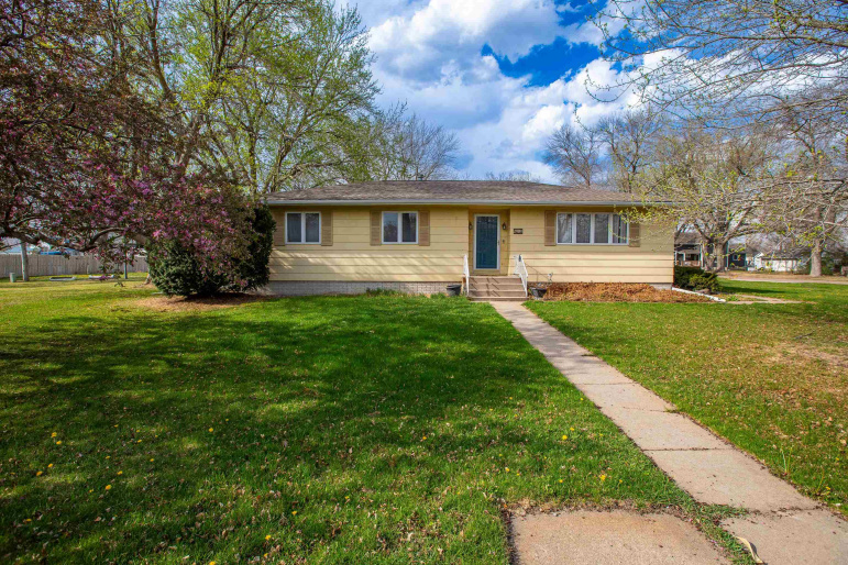 310 E 9th Street Juniata, Nebraska 68955, 3 Bedrooms Bedrooms, ,3 BathroomsBathrooms,Residential,For Sale,310 E 9th Street,20260537