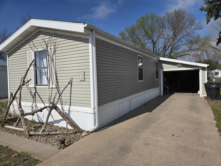 6 Maywood Drive Hastings, Nebraska 68901, 2 Bedrooms Bedrooms, ,2 BathroomsBathrooms,Residential,For Sale,6 Maywood Drive,20260535