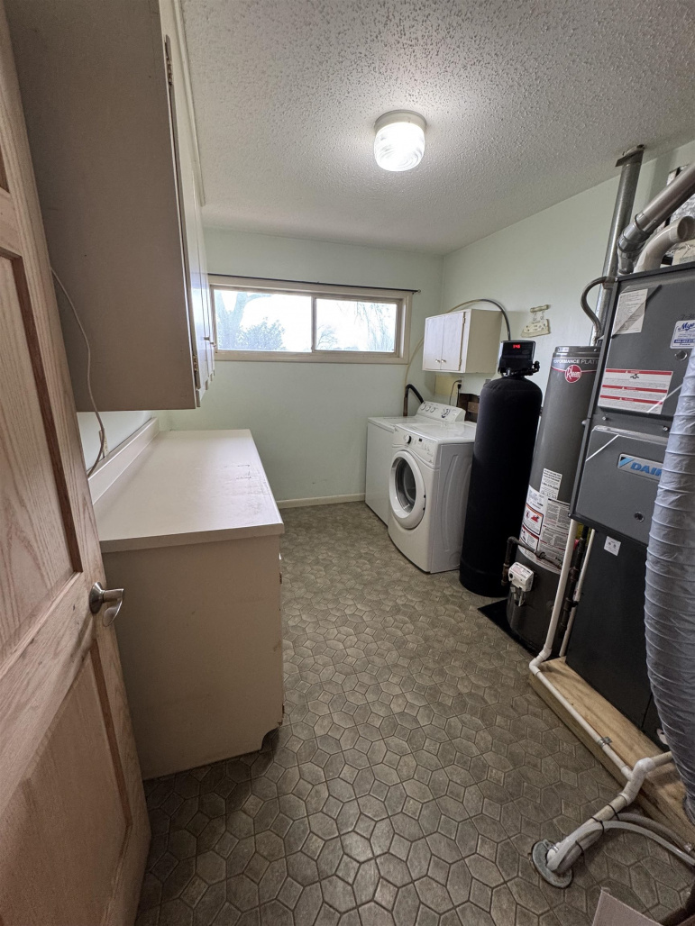 4234 W Airport Road Grand Island, Nebraska 68803, 3 Bedrooms Bedrooms, ,2 BathroomsBathrooms,Residential,For Sale,4234 W Airport Road,20260534