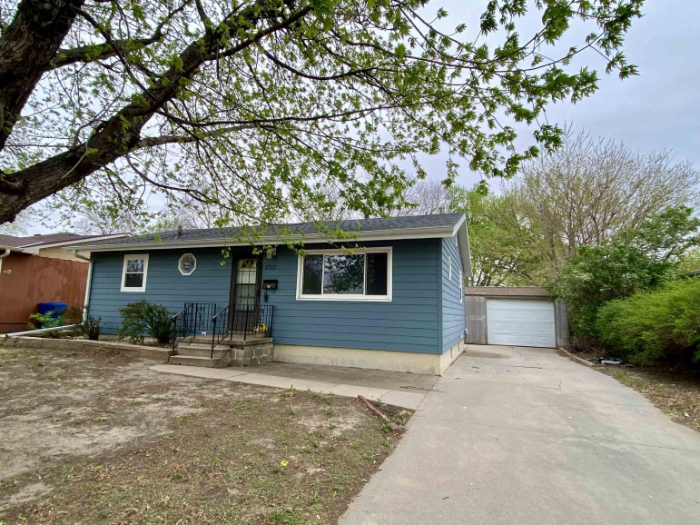 3703 E Avenue Kearney, Nebraska 68847, 4 Bedrooms Bedrooms, ,2 BathroomsBathrooms,Residential,For Sale,3703 E Avenue,20260543