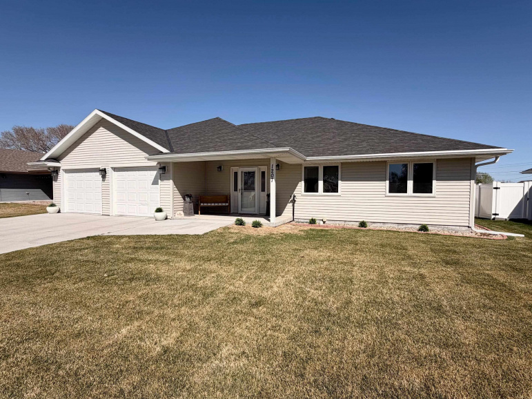 1207 D Avenue Kearney, Nebraska 68847-6928, 3 Bedrooms Bedrooms, ,3 BathroomsBathrooms,Residential,For Sale,1207 D Avenue,20260555