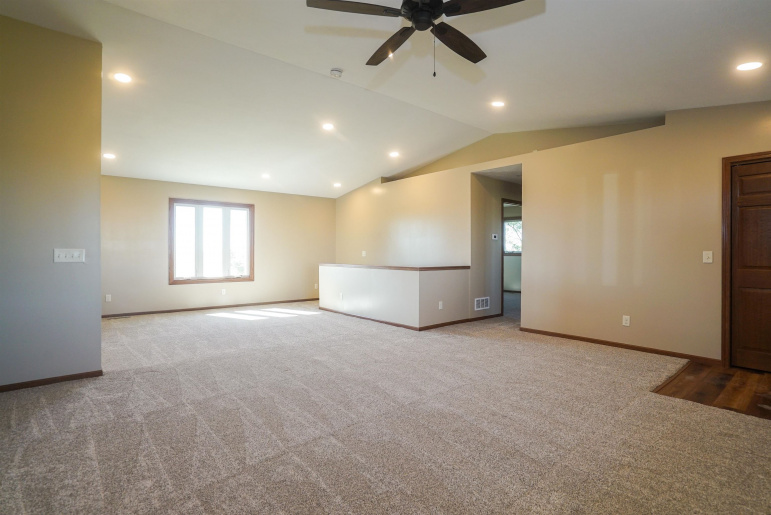 9460 S Liberty Avenue Roseland, Nebraska 68973, 4 Bedrooms Bedrooms, ,2 BathroomsBathrooms,Residential,For Sale,9460 S Liberty Avenue,20260554
