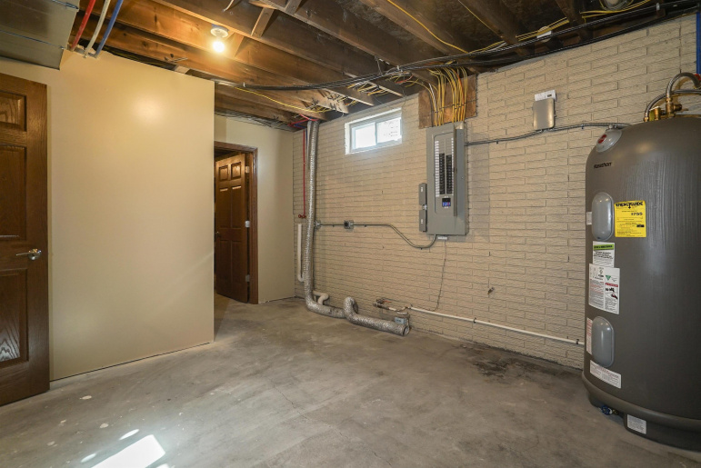 9460 S Liberty Avenue Roseland, Nebraska 68973, 4 Bedrooms Bedrooms, ,2 BathroomsBathrooms,Residential,For Sale,9460 S Liberty Avenue,20260554