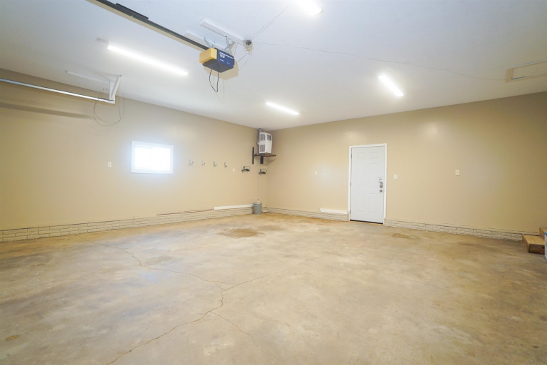 9460 S Liberty Avenue Roseland, Nebraska 68973, 4 Bedrooms Bedrooms, ,2 BathroomsBathrooms,Residential,For Sale,9460 S Liberty Avenue,20260554