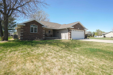 814 Lincoln Avenue Shelton, Nebraska 68876, 6 Bedrooms Bedrooms, ,4 BathroomsBathrooms,Residential,For Sale,814 Lincoln Avenue,20260552