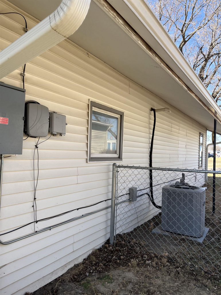 927 S Lincoln Avenue Hastings, Nebraska 68901, 2 Bedrooms Bedrooms, ,1 BathroomBathrooms,Residential,For Sale,927 S Lincoln Avenue,20260364