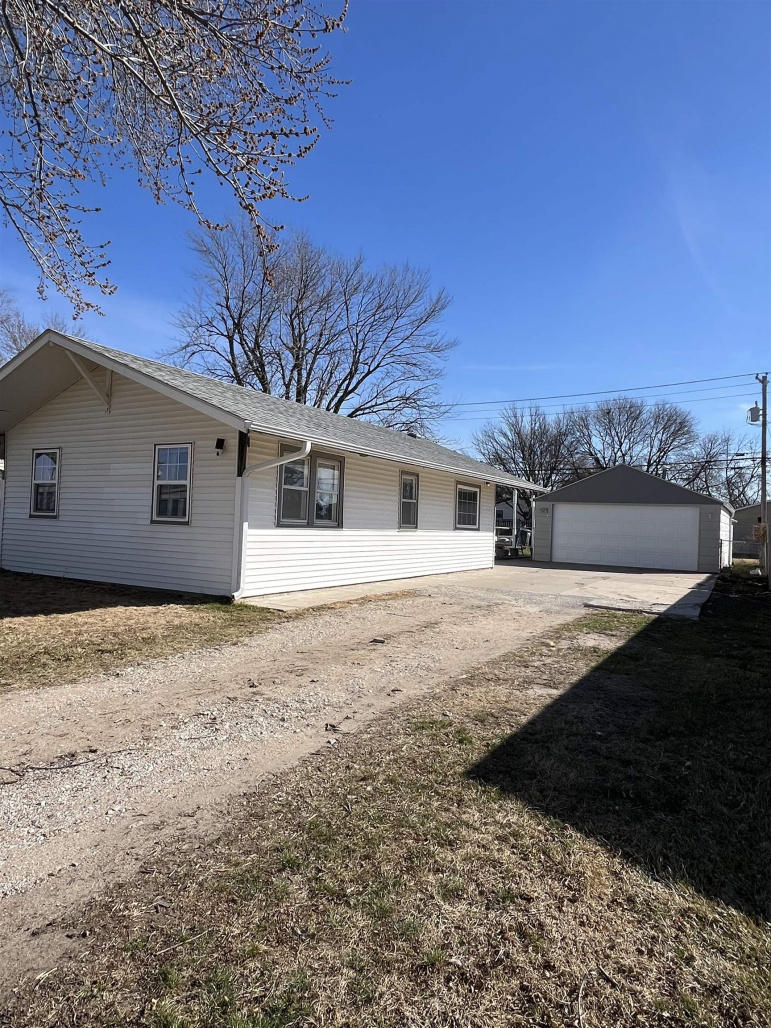 927 S Lincoln Avenue Hastings, Nebraska 68901, 2 Bedrooms Bedrooms, ,1 BathroomBathrooms,Residential,For Sale,927 S Lincoln Avenue,20260364