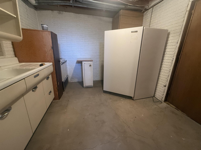 222 S Arthur Street Holdrege, Nebraska 68949, 3 Bedrooms Bedrooms, ,2 BathroomsBathrooms,Residential,For Sale,222 S Arthur Street,20260579