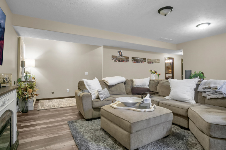 1308 E 65th Street Place Kearney, Nebraska 68847, 5 Bedrooms Bedrooms, ,3 BathroomsBathrooms,Residential,For Sale,1308 E 65th Street Place,20260596