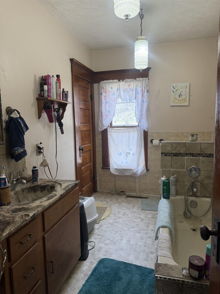 20460 Maple Road Gibbon, Nebraska 68840, 3 Bedrooms Bedrooms, ,2 BathroomsBathrooms,Residential,For Sale,20460 Maple Road,20260604