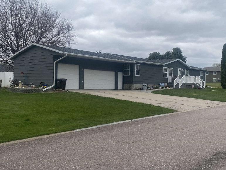 821 Westridge Drive Ravenna, Nebraska 68869-4043, 5 Bedrooms Bedrooms, ,3 BathroomsBathrooms,Residential,For Sale,821 Westridge Drive,20260609