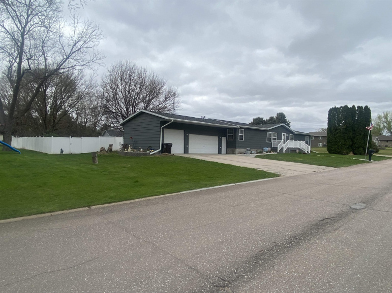 821 Westridge Drive Ravenna, Nebraska 68869-4043, 5 Bedrooms Bedrooms, ,3 BathroomsBathrooms,Residential,For Sale,821 Westridge Drive,20260609