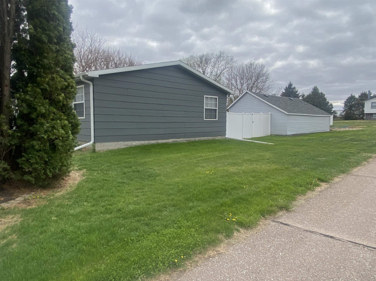 821 Westridge Drive Ravenna, Nebraska 68869-4043, 5 Bedrooms Bedrooms, ,3 BathroomsBathrooms,Residential,For Sale,821 Westridge Drive,20260609