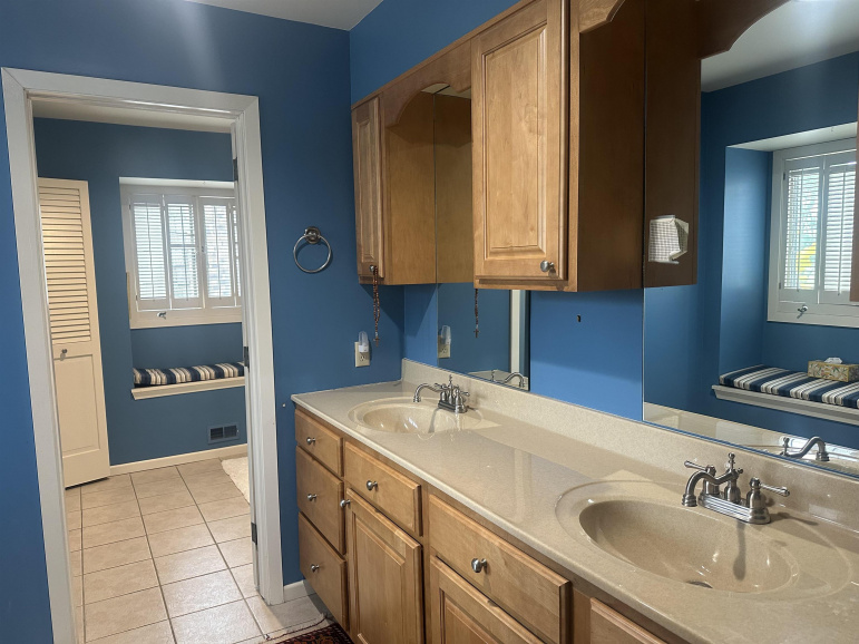 15 Village Drive Hastings, Nebraska 68890-1, 3 Bedrooms Bedrooms, ,3 BathroomsBathrooms,Residential,For Sale,15 Village Drive,20250636