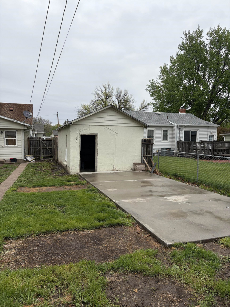 1831 Bateman Street Hastings, Nebraska 68901-0000, 2 Bedrooms Bedrooms, ,1 BathroomBathrooms,Residential,For Sale,1831 Bateman Street,20260623