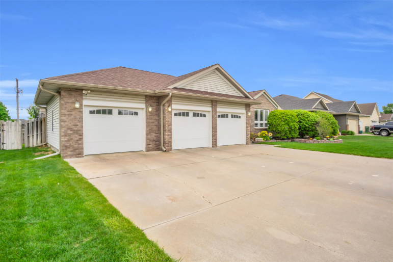 1004 12th Avenue Kearney, Nebraska 68845, 5 Bedrooms Bedrooms, ,3 BathroomsBathrooms,Residential,For Sale,1004 12th Avenue,20260621