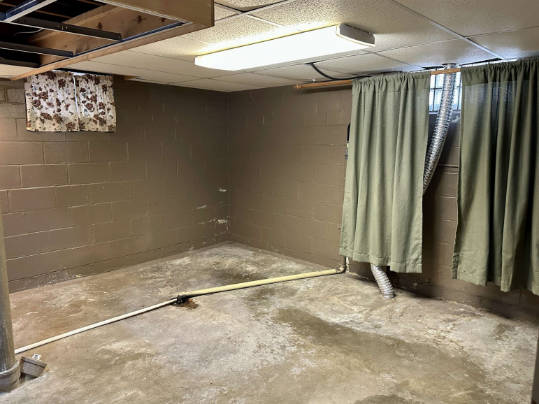 1606 W 7th Street Hastings, Nebraska 68901, 3 Bedrooms Bedrooms, ,1 BathroomBathrooms,Residential,For Sale,1606 W 7th Street,20260281