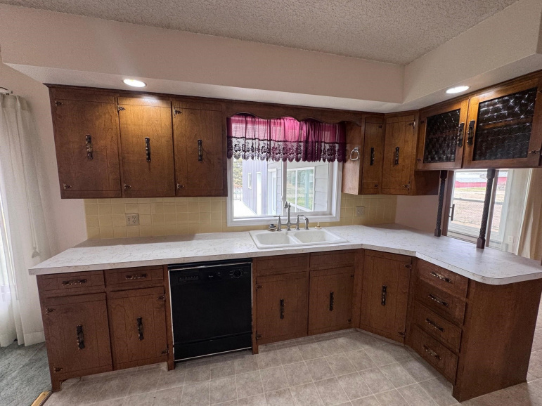 502 W Hendricks Street Eustis, Nebraska 69028, 3 Bedrooms Bedrooms, ,2 BathroomsBathrooms,Residential,For Sale,502 W Hendricks Street,20260619