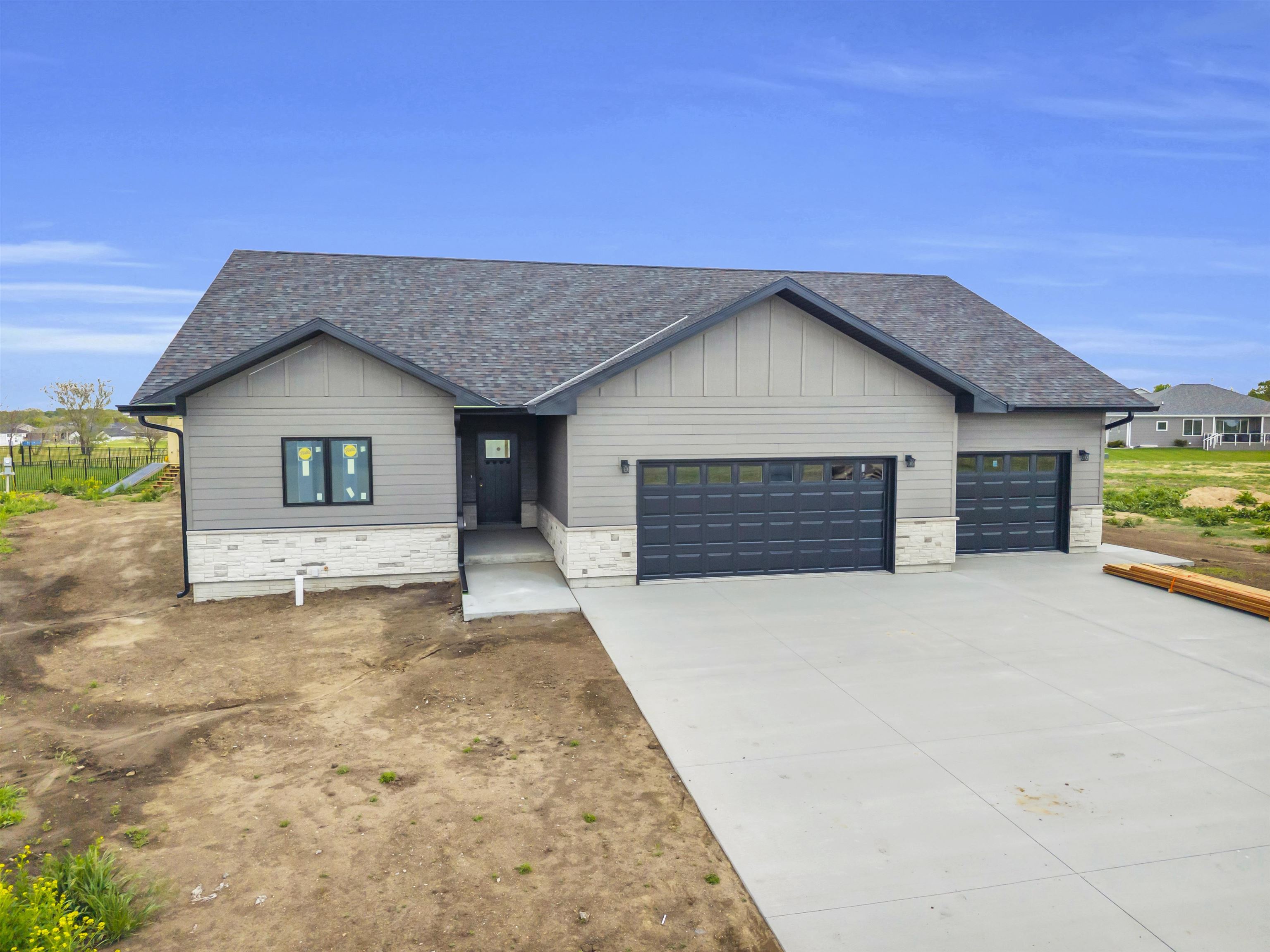 5207 18th Avenue Place Kearney, Nebraska 68845, 5 Bedrooms Bedrooms, ,2 BathroomsBathrooms,Residential,For Sale,5207 18th Avenue Place,20260651