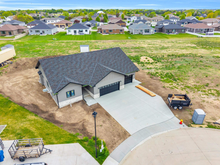 5207 18th Avenue Place Kearney, Nebraska 68845, 5 Bedrooms Bedrooms, ,2 BathroomsBathrooms,Residential,For Sale,5207 18th Avenue Place,20260651