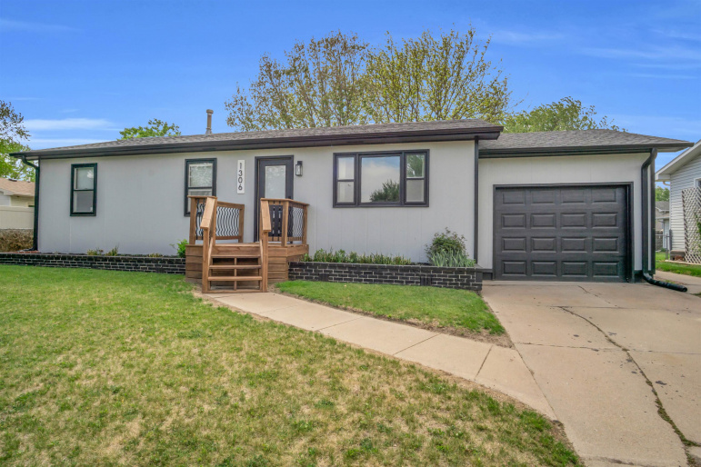 1306 12th Avenue Kearney, Nebraska 68845-6534, 3 Bedrooms Bedrooms, ,2 BathroomsBathrooms,Residential,For Sale,1306 12th Avenue,20260665