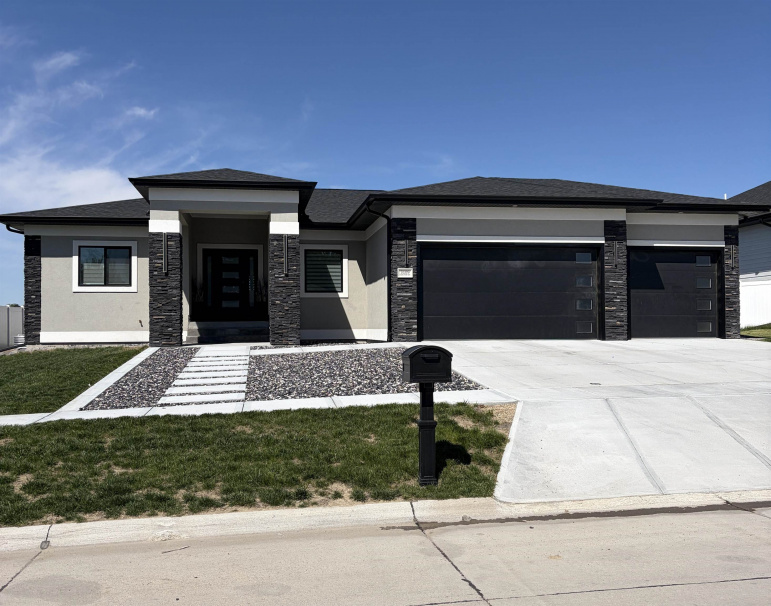 3109 Lakeview Avenue Hastings, Nebraska 68901, 6 Bedrooms Bedrooms, ,3 BathroomsBathrooms,Residential,For Sale,3109 Lakeview Avenue,20260673