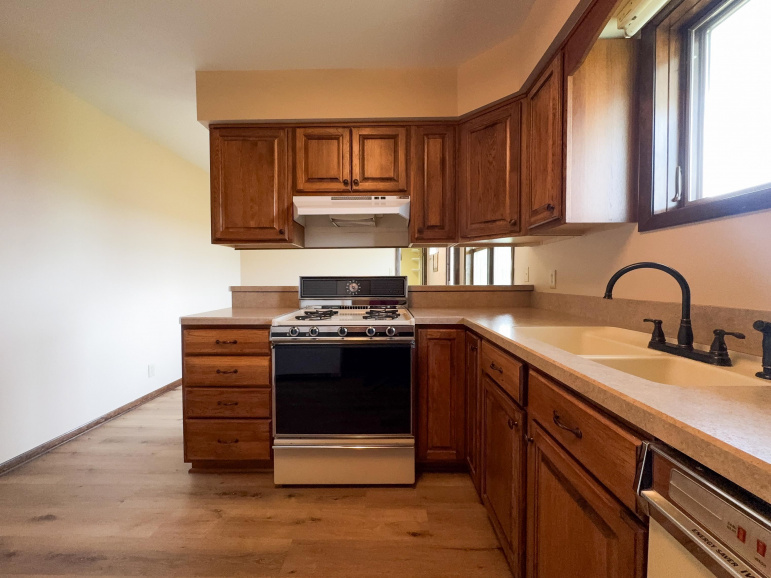 1231 Rd 313 Clay Center, Nebraska 68933, 4 Bedrooms Bedrooms, ,2 BathroomsBathrooms,Residential,For Sale,1231 Rd 313,20260675