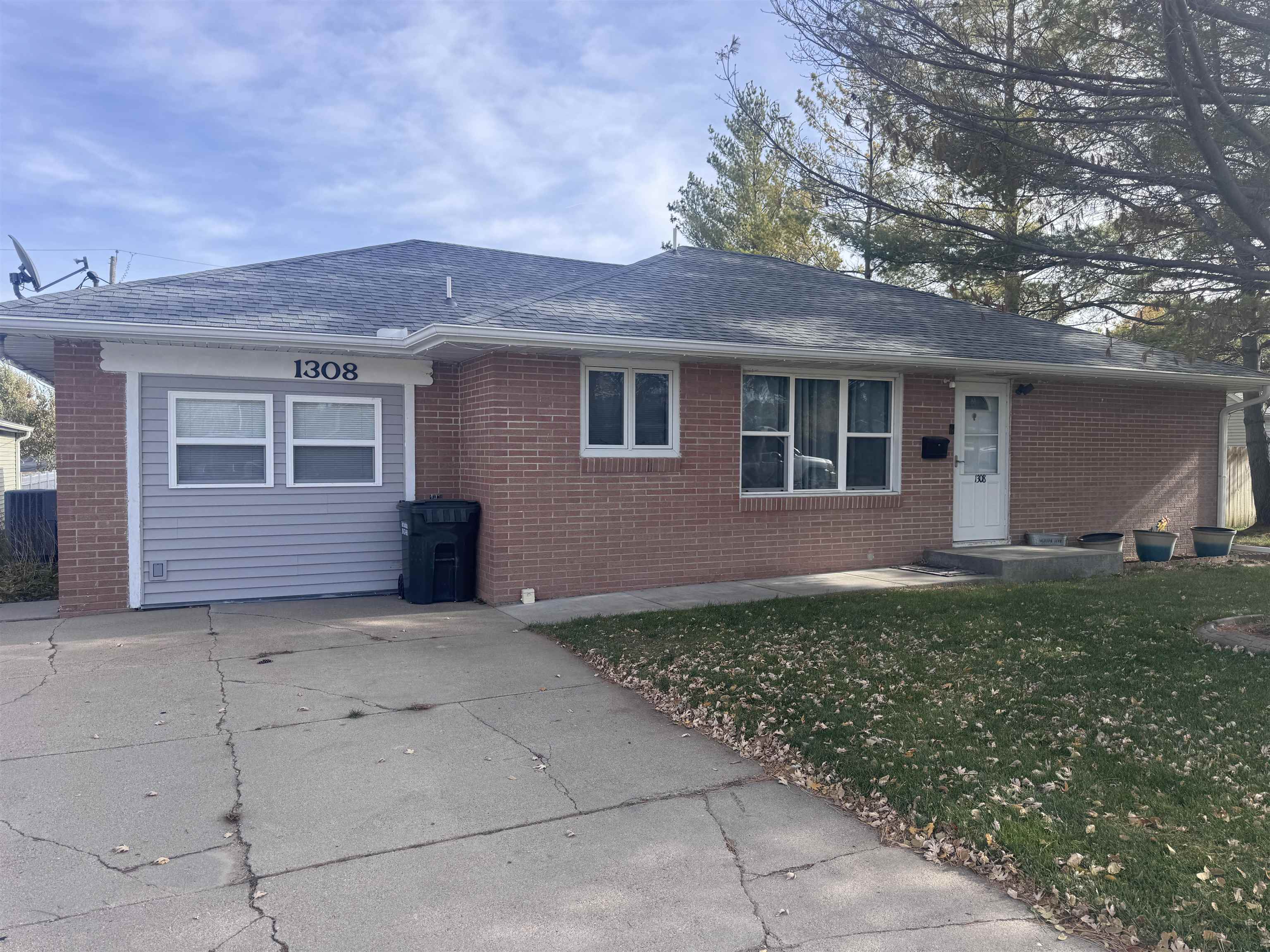1308 N Fillmore Street Lexington, Nebraska 68850, 3 Bedrooms Bedrooms, ,2 BathroomsBathrooms,Residential,For Sale,1308 N Fillmore Street,20251512